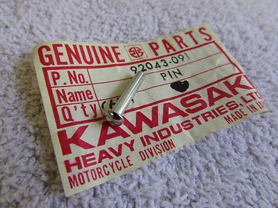 NOS KAWASAKI H1 H2 KH500 Z1 900 S3 S1 KZ400 GAS FUEL TANK CAP PIN