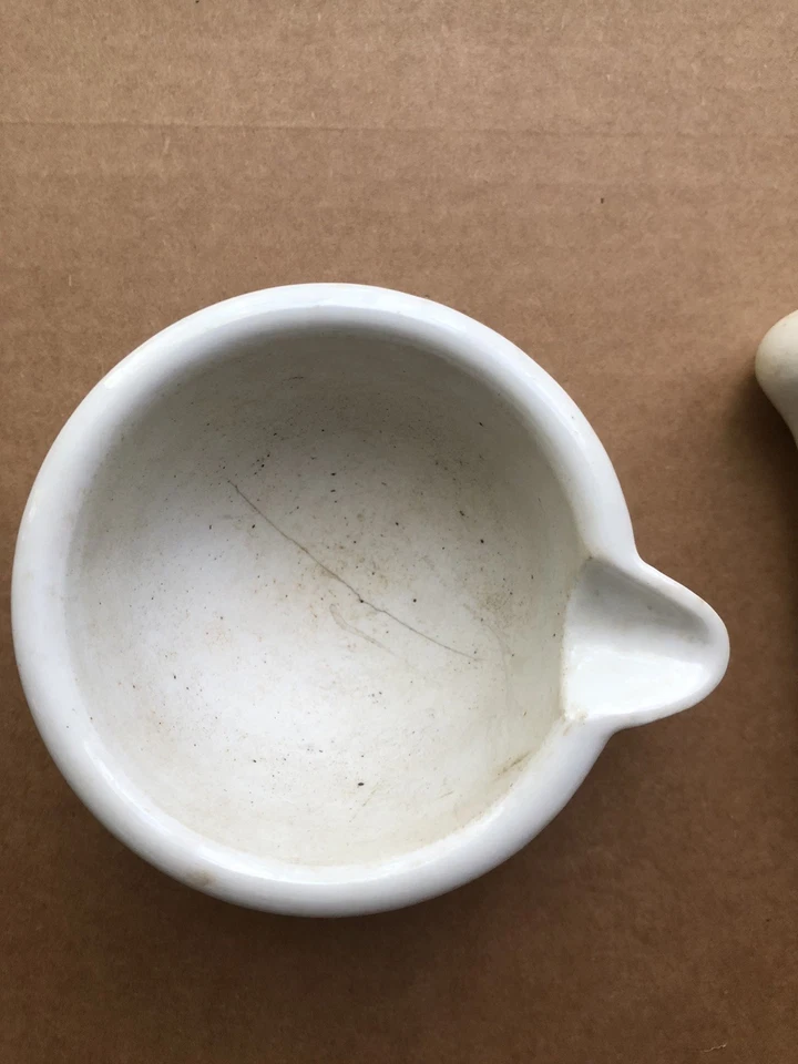 陶瓷砂浆和杵古董带倒嘴 — 第 3/3 张图片