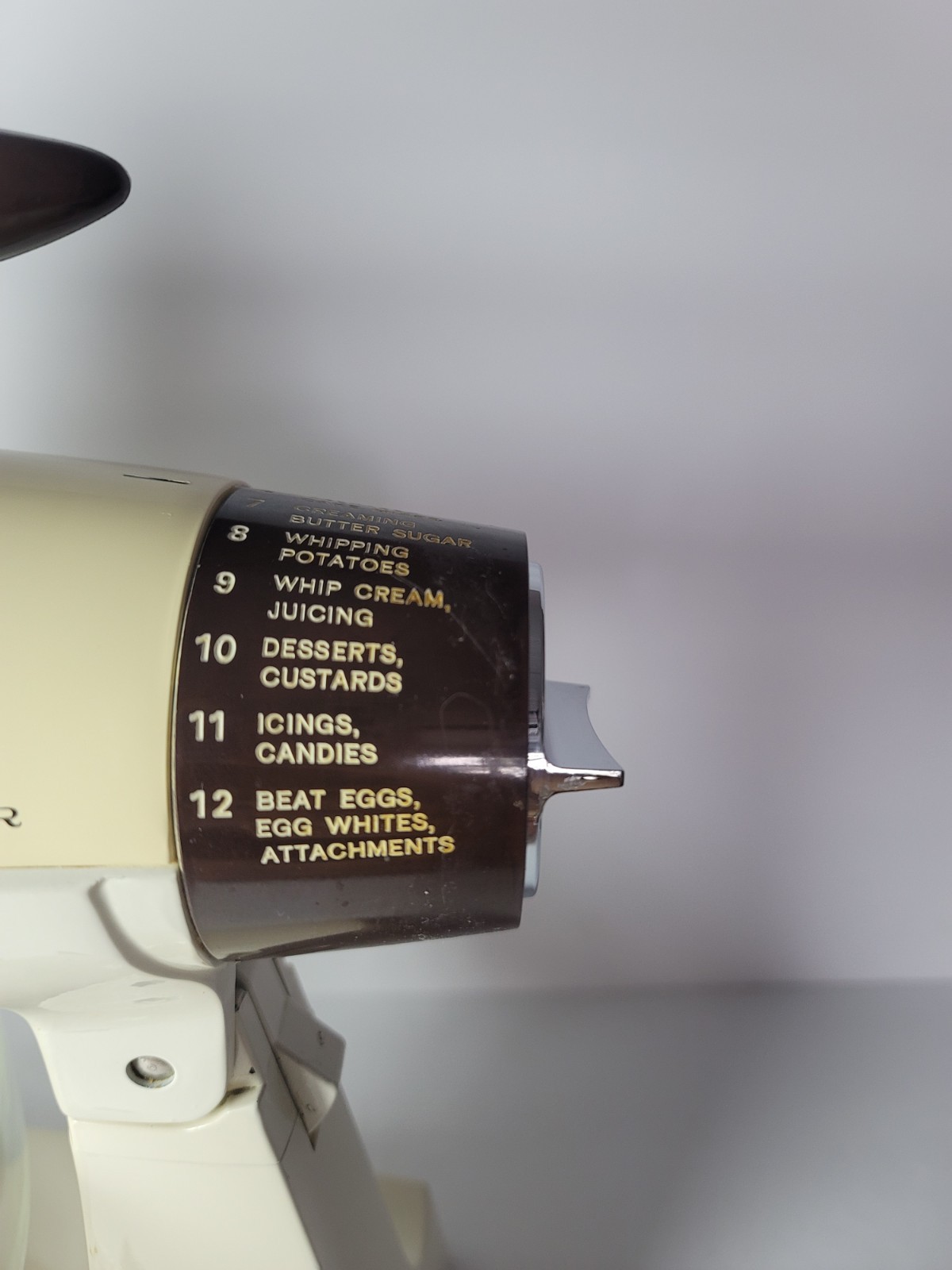 Vintage Sunbeam Mixmaster Cream 12 Speed Stand Mixer 2 Bowls & Beaters Works