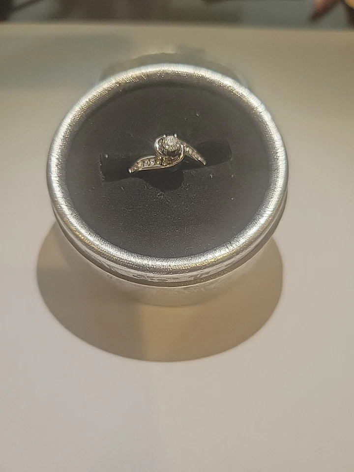 Anillo 1/2 CT Anillo Solitario Corte Redondo, G-H, SI2-I1 Foto 3 de 3