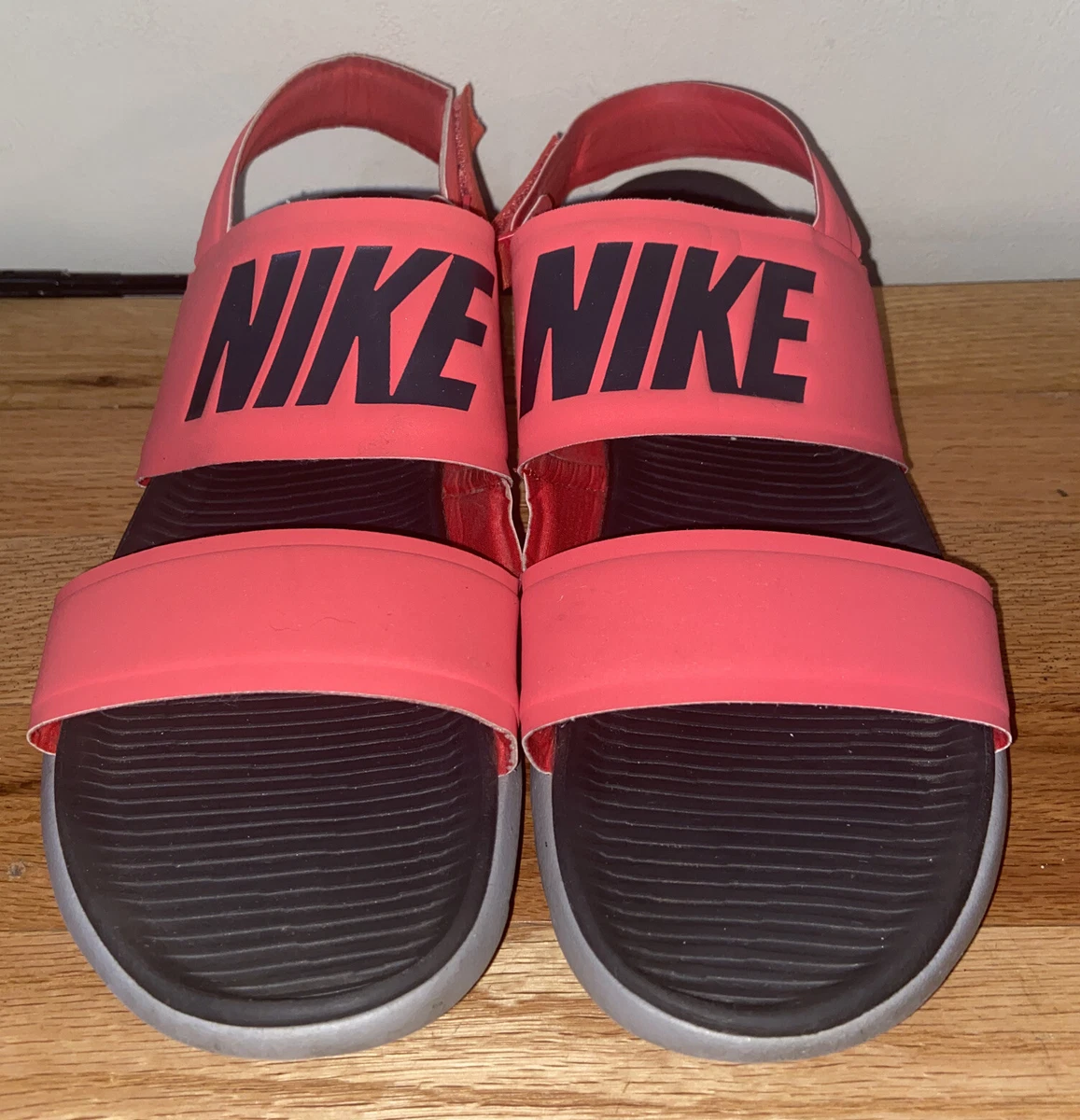 Pink nike sandals tanjun deals