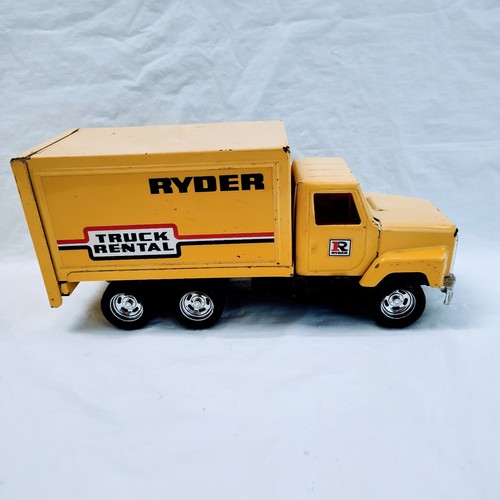 Ertl International Ryder Yellow Moving Rental Cargo Truck #3605 1:24 Scale USA - Picture 2 of 8