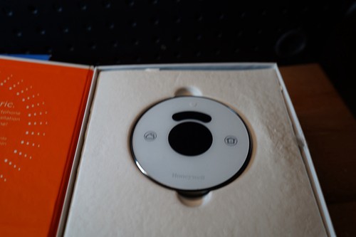 (C) Honeywell Lyric Round Wi-Fi Thermostat - RCH9310WF5003/W - Picture 4 of 7