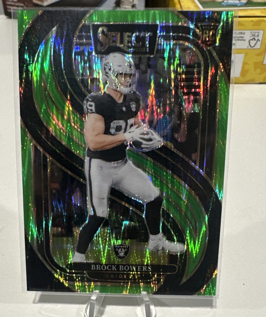 2024 Panini Select Brock Bowers #118 Neon Green Shock SP 209/499