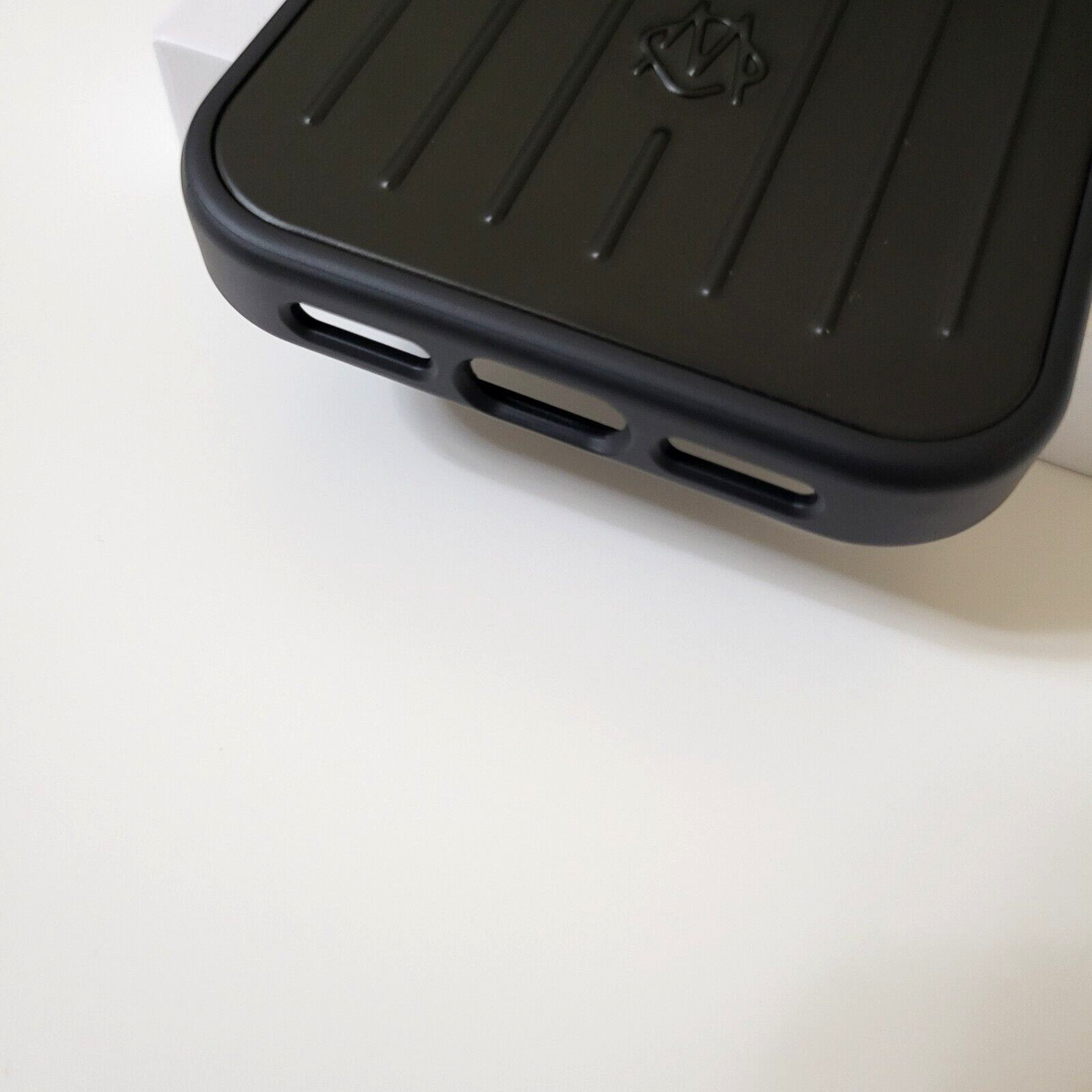 Rimowa Iphone Case Aluminum For Iphone 16 Pro Black Brand Rimowa Iphone Case Aluminum For Iphone 16 Pro Black Brand