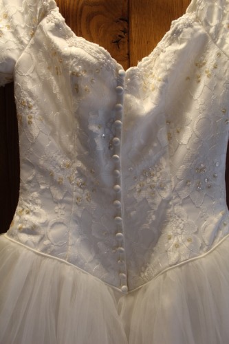 GLORIA VANDERBILT SZ 6 WHITE WEDDING DRESS BEADS SEQUINS WITH LAYERS OF TULLE - Picture 11 of 15