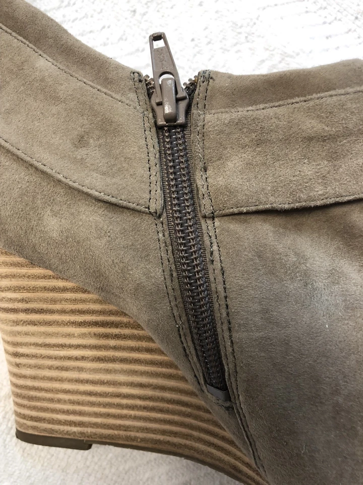 Banana Republic Taupe Colored Suede Wood Wedge Booties Sz 8M EUC - Image 4 of 4