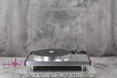 Luxman PD441 Direct Drive Turntable W/ SAEC WE-308 Tonearm in Good Condition