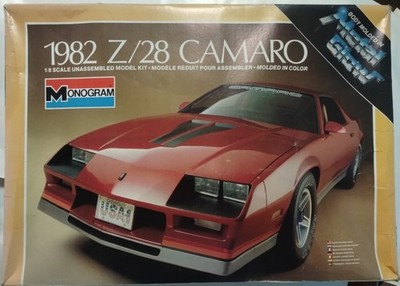 Monogram 1/8 Camaro Z/28 1982 model kit 2607 BIG SCALE Chevrolet