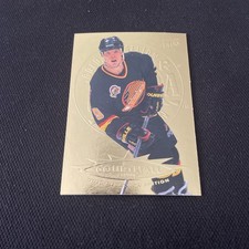 Russ Courtnall 1995-96 Fleer Ultra Gold Medallion #168 Canucks (A27)