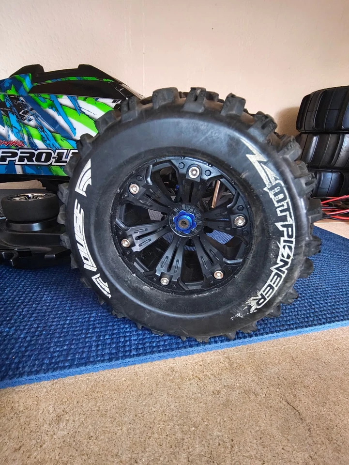 Traxxas e-revo 2.0 8s upgraded! xmaxx - Image 2 of 4