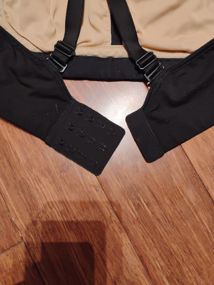 Lululemon Sports Bra Womens Black Ta Ta Tamer Wire Free No Pad Full