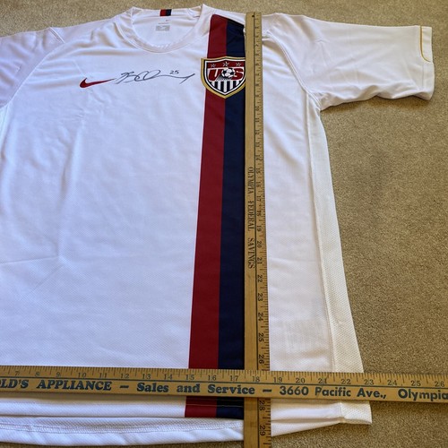 VTG Brian Ching Signed #25 Nike Soccer Jersey Mens L White Short Sleeve USMNT - Picture 9 of 12