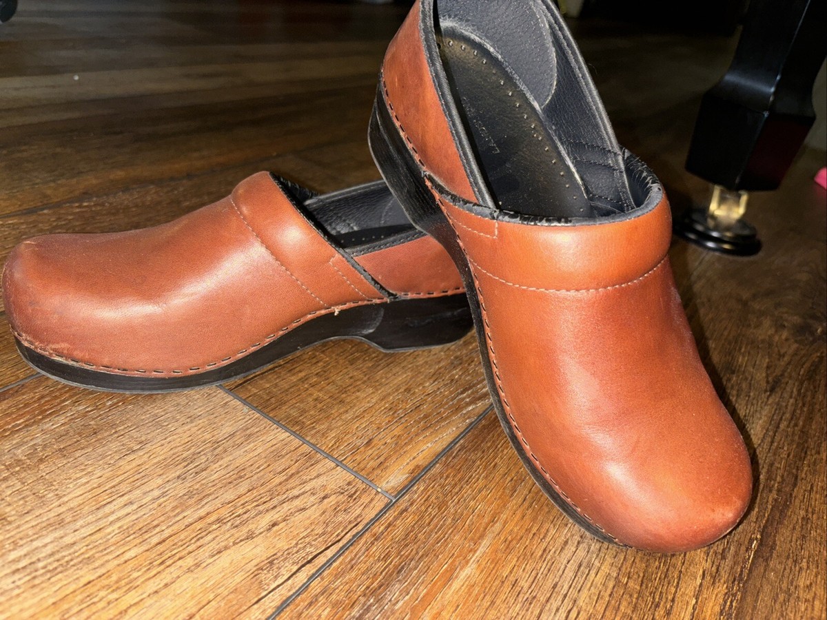 Lands End brown leather staple professional Nurse clogs comfort