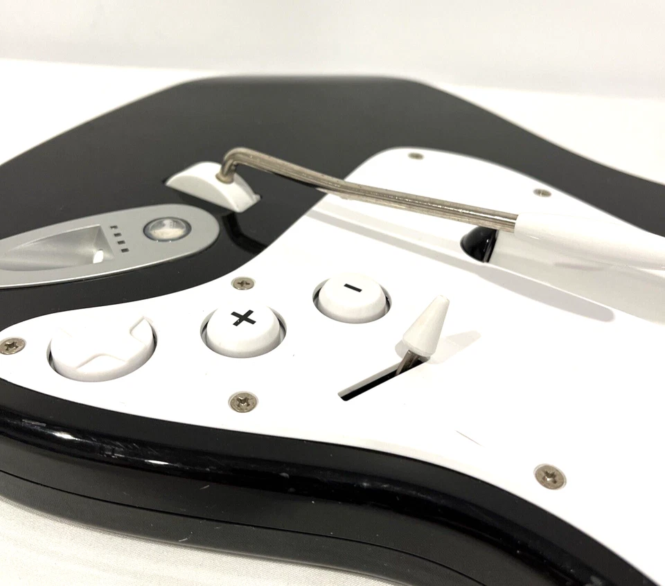 ROCK BAND FENDER STRATOCASTER WIRELESS GUITAR CONTROLLER 19091 FOR NINTENDO WII - Image 4 of 4