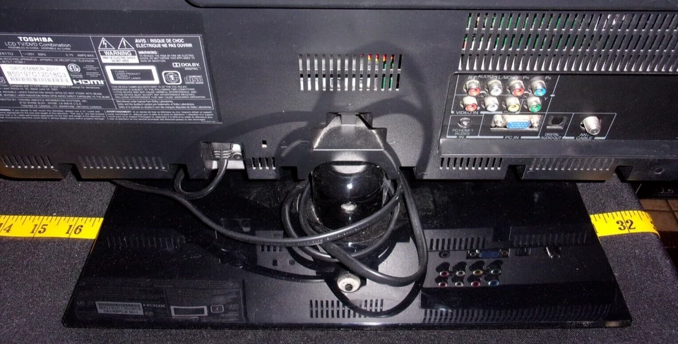 Toshiba Model 24SLV411U - HD LCD TV/ DVD/ PC Monitor Combo 1080p - Image 4 of 4
