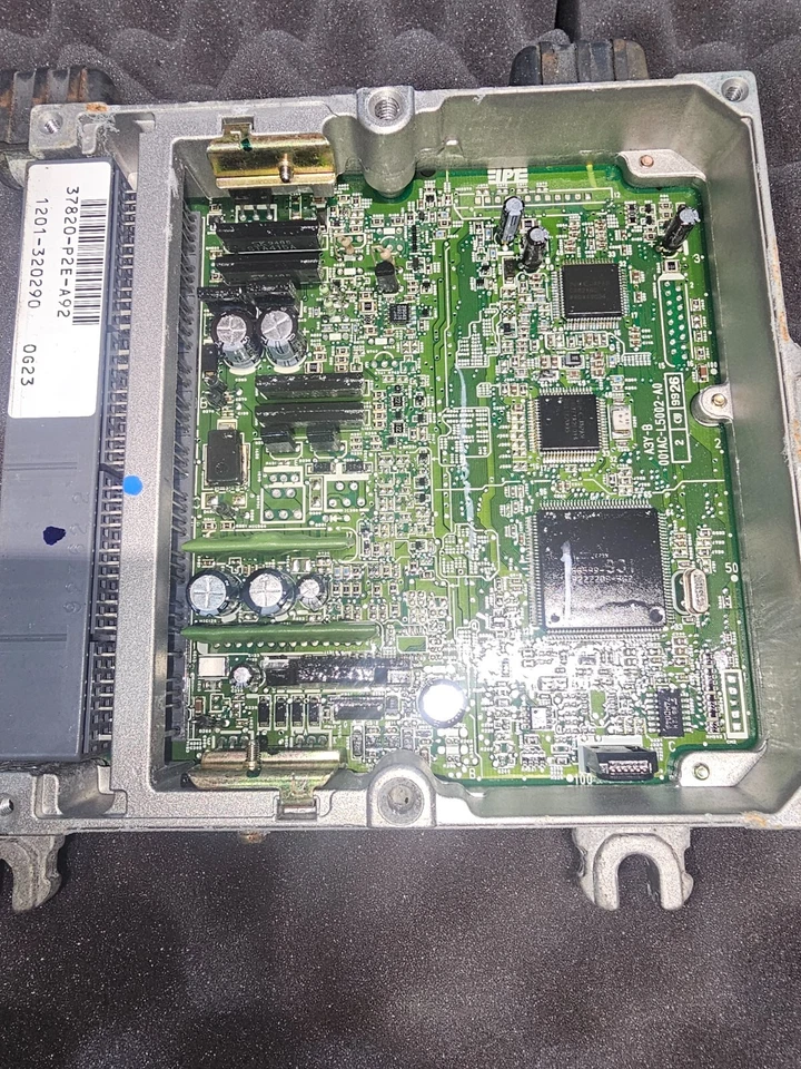 Оригинальный блок управления двигателем для Honda Civic 1998-2000 годов выпуска 37820-P2E-A92 - Изображение 2 из 3