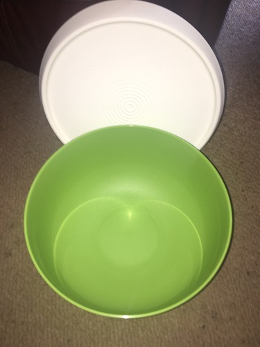 TUPPERWARE Blossom 18 C Mixing Salad Casserole Bowl -Green Bowl White Seal NEW. - Picture 3 of 12