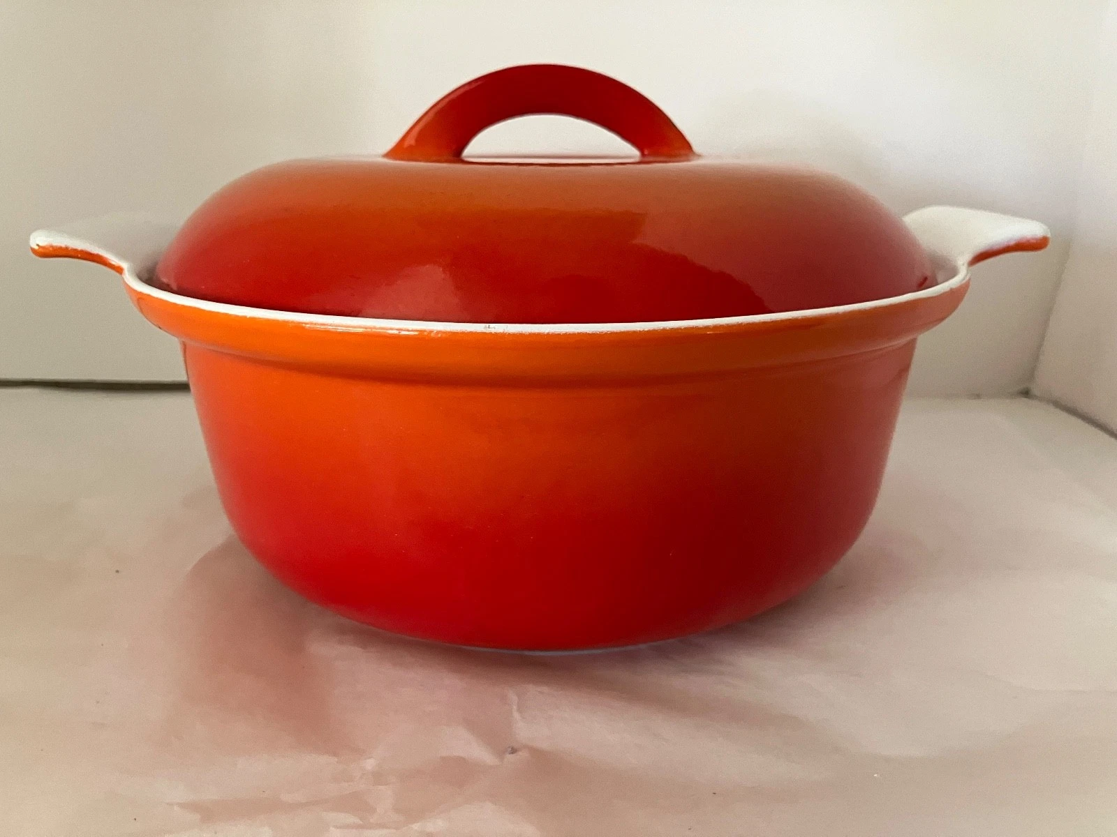 Descoeware F-D22H Orange Enameled Cast Iron Dutch Oven - FE. Belgium very good