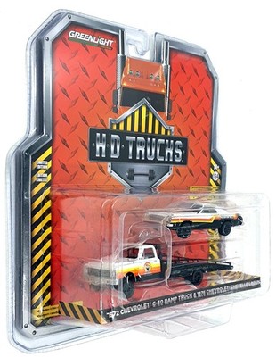 Greenlight 1/64 Scale 33230 1972 Chevrolet C-30 Ramp Truck/1976 Chevelle Laguna
