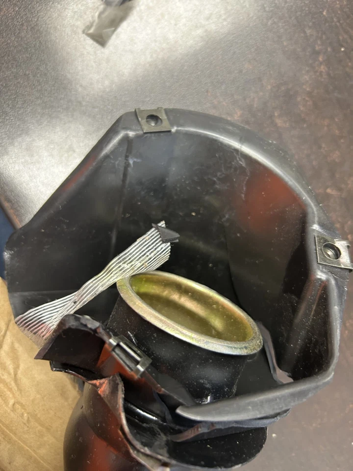 Cuello de llenado de tanque de combustible Spectra Premium FN1001 para Jeep Liberty 04-07 Foto 3 de 4