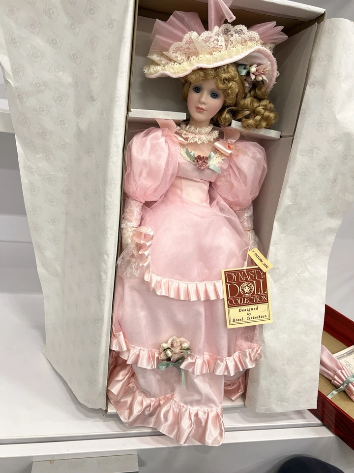 Dynasty Doll Collection 娃娃 Victoria Jane 年度娃娃 1995 年带真品证明 — 第 3/4 张图片