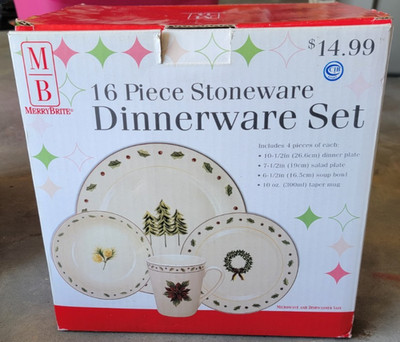 New Opened Box Merry Brite 16Pc Christmas Stoneware Dinnerware Set Tree Wreath