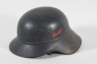 C72W05 Stahlhelm Werksfeuerwehr Steiff in Giengen