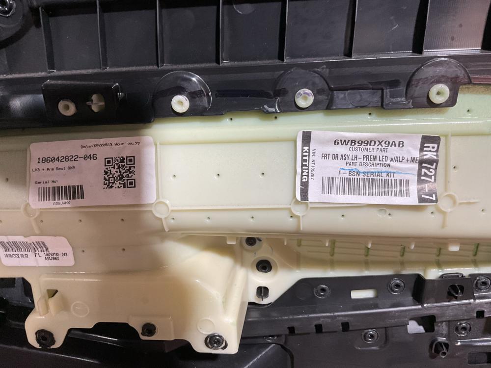 17-24 Jeep Compass Lh Trim Panel With Window Switch.oem