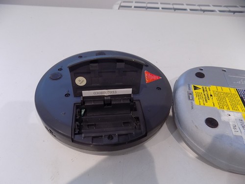 2x CD Walkmans Goodmans GCD302RS Hitachi DAP760 FAULTY SPARES/PARTS - Picture 9 of 9