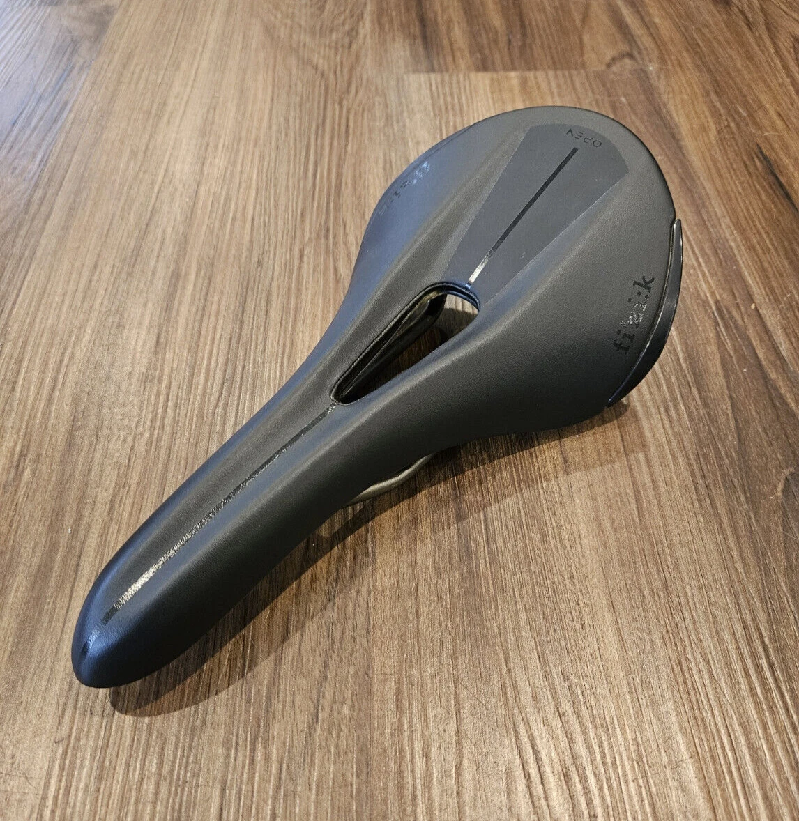 fi’zi:k ALIANTE R3 OPEN k:ium Regular Universal Cycles -- Fizik Aliante R3 Open K:ium Saddles [70C2S A13041]