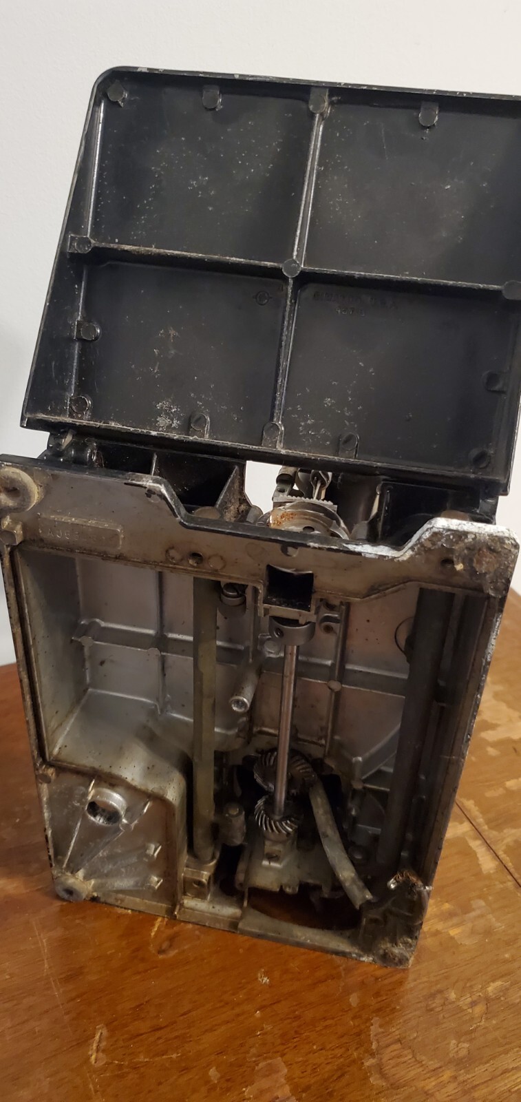 SINGER 221 FEATHERWEIGHT SEWING MACHINE HULL only (Loc n42 p2) eBay