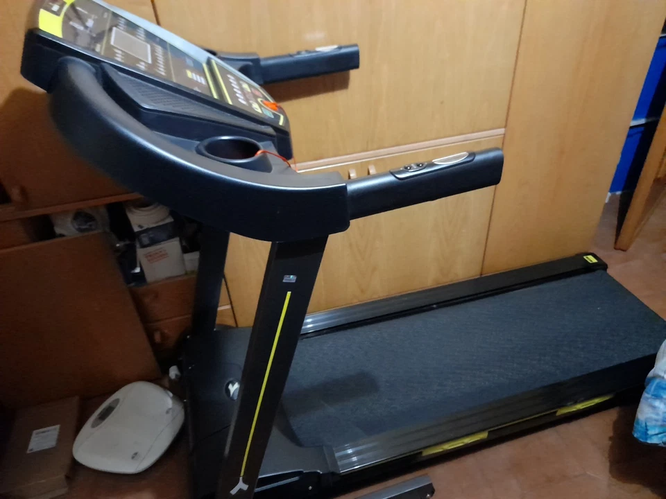 Bellissimo Tapis roulant elettrico Trim 5,5 Diadora Fitness Semi Nuovo - Immagine 3 di 4