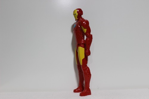 FIGURA DE ACCIÓN DE IRON MAN DE 11 PULGADAS CON ARMADURA CLÁSICA 2014 HASBRO - Imagen 3 de 4