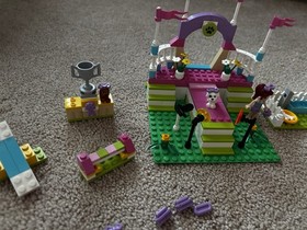 LEGO Friends 3942 Heartlake Dog Show 183pc 99% Complete