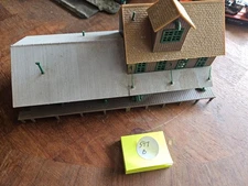 RAILROAD EXPRESS FREIGHT STATION, HO SCALE, EXCELLENT CONDITION SEE PHOTOS