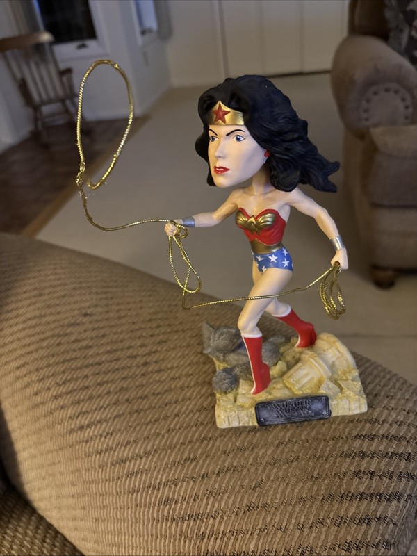 WONDER WOMAN Bobble Head Headstrong Heroes Monogram Masterworks Figure DC Comics