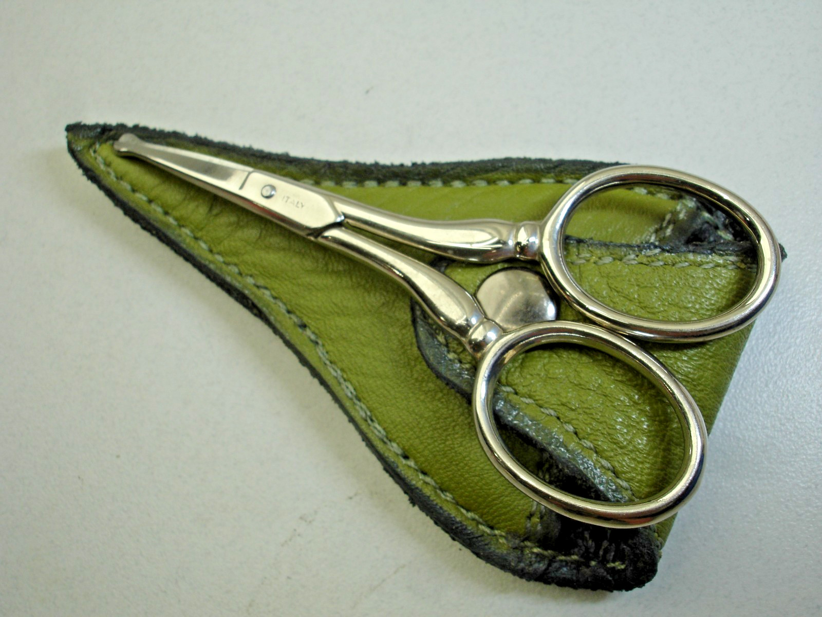 3.5" Italy Facial Hair Safety Pro-Sharpened Salon Trim Scissors w/ Custom Case