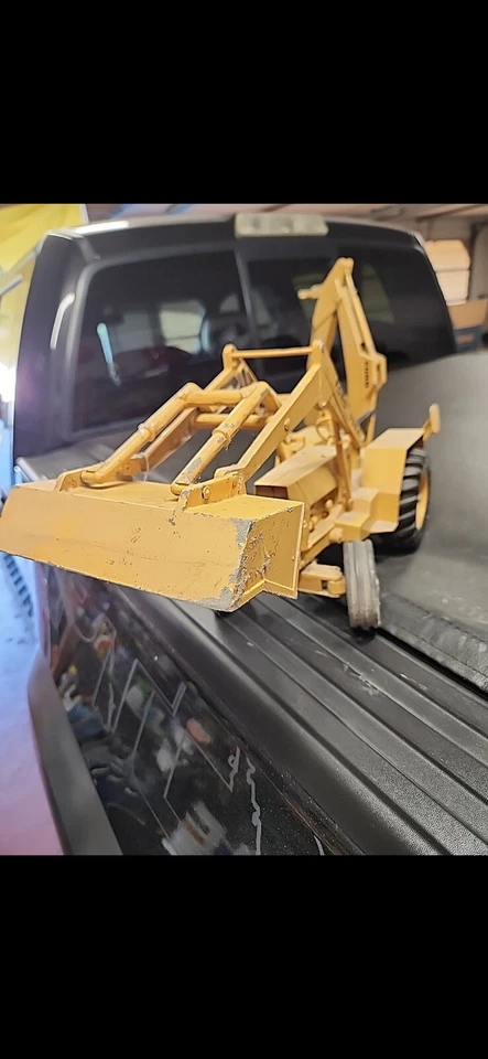 VINTAGE YELLOW ERTL FORD 755A TRACTOR/BACK HOE - Image 4 of 4