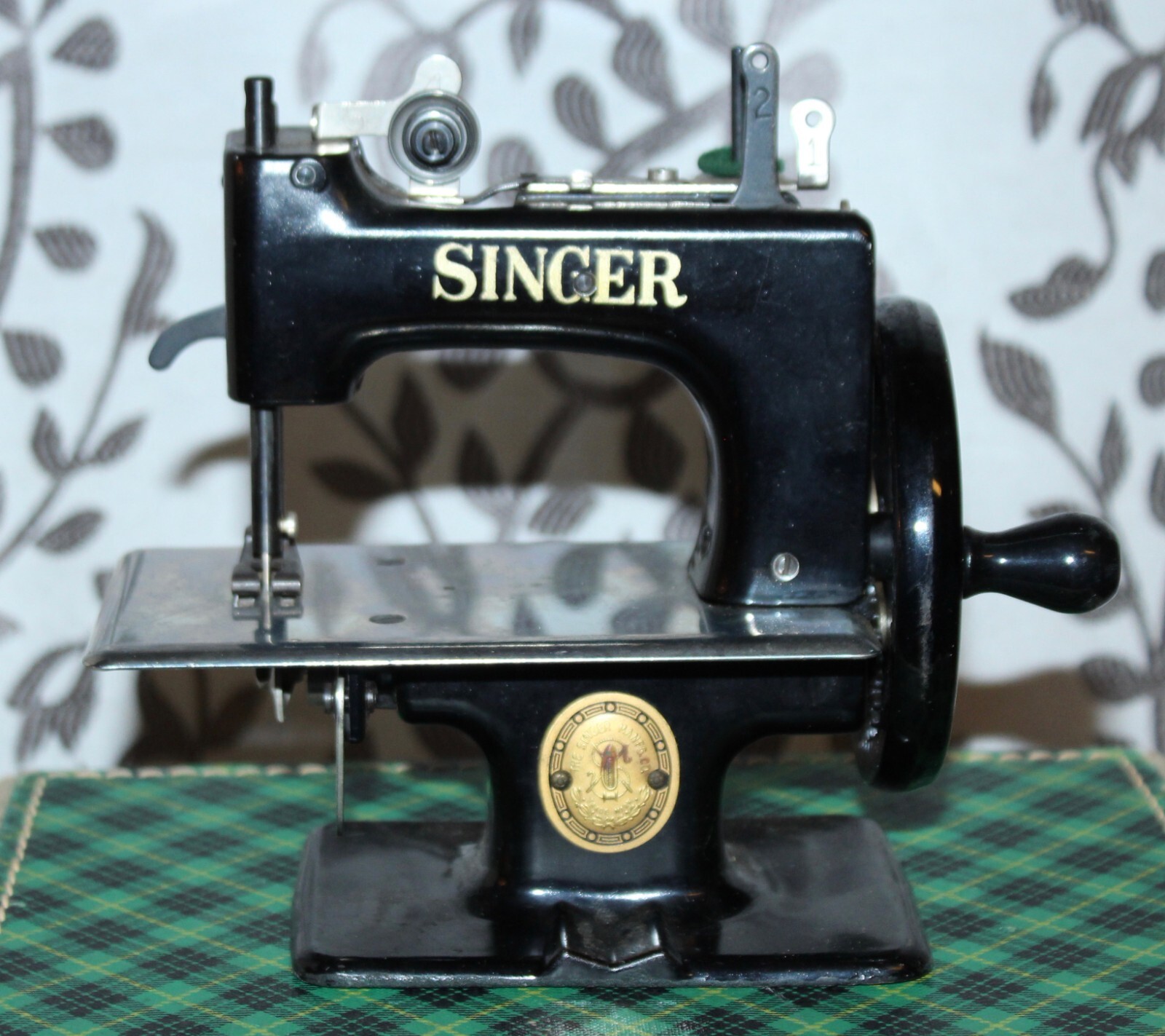 ANTIQUE TOY SINGER SEW HANDY Sewing Machine MODEL 20 In Case eBay