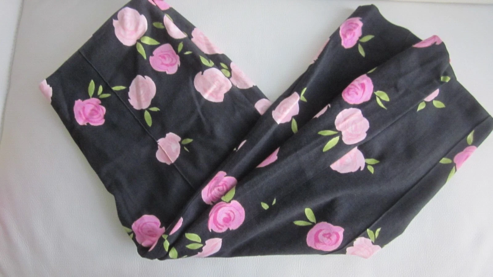 MOSCHINO Italian Black Pink Rose Bud Capri Pants USA 10 IT44 Straight Leg Jeans
