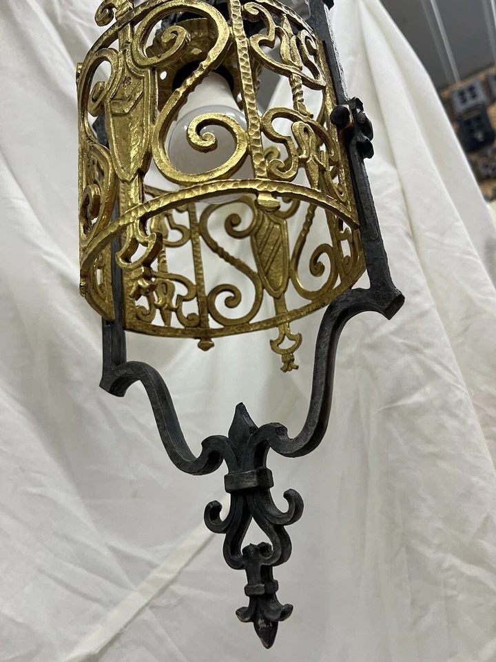 Luminária pendente de entrada cilíndrica de ferro antiga para salão Tudor Artesanato - Imagem 3 de 4