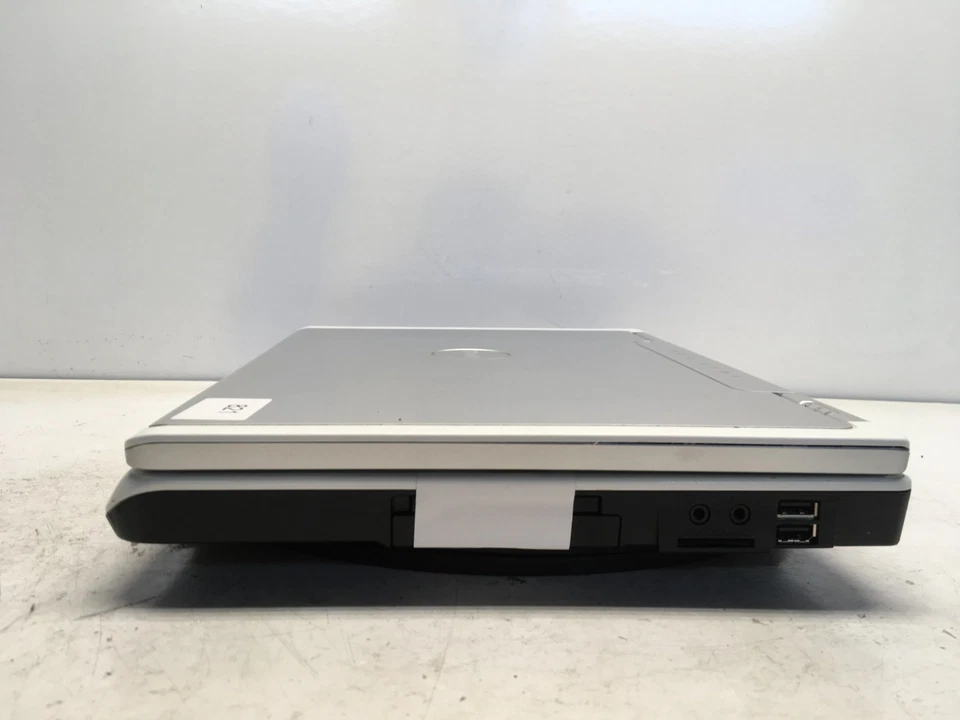 Dell Inspiron 1501 AMD Turion 64 X2 TL-50 1 GB SIN DISCO DURO/batería - pantalla tenue Foto 4 de 4