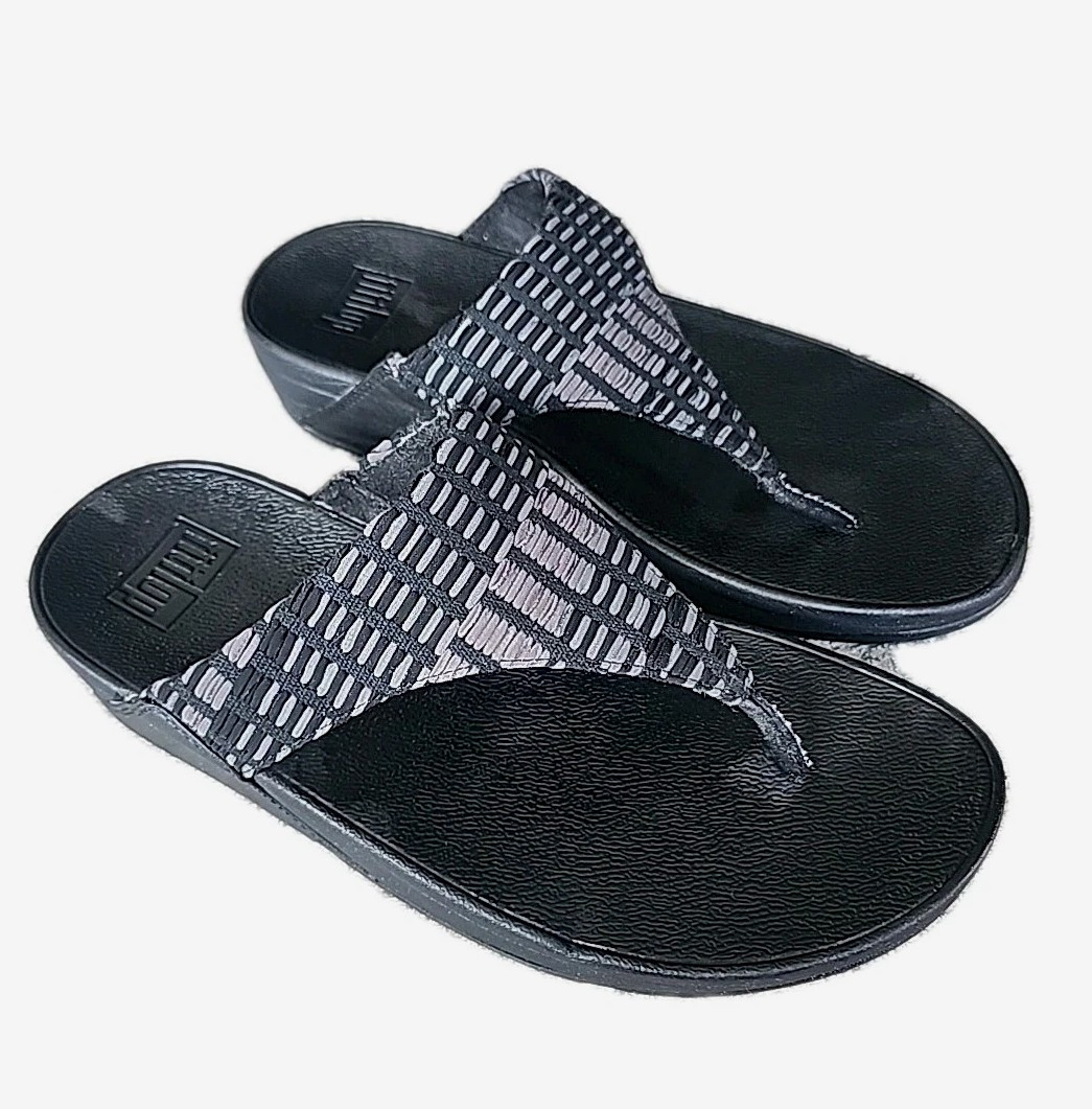 Fitflop Womens Denim Fitflops Fitflop Lulu Art Denim Wedge Thong Sandals  Black/ Gray Size M