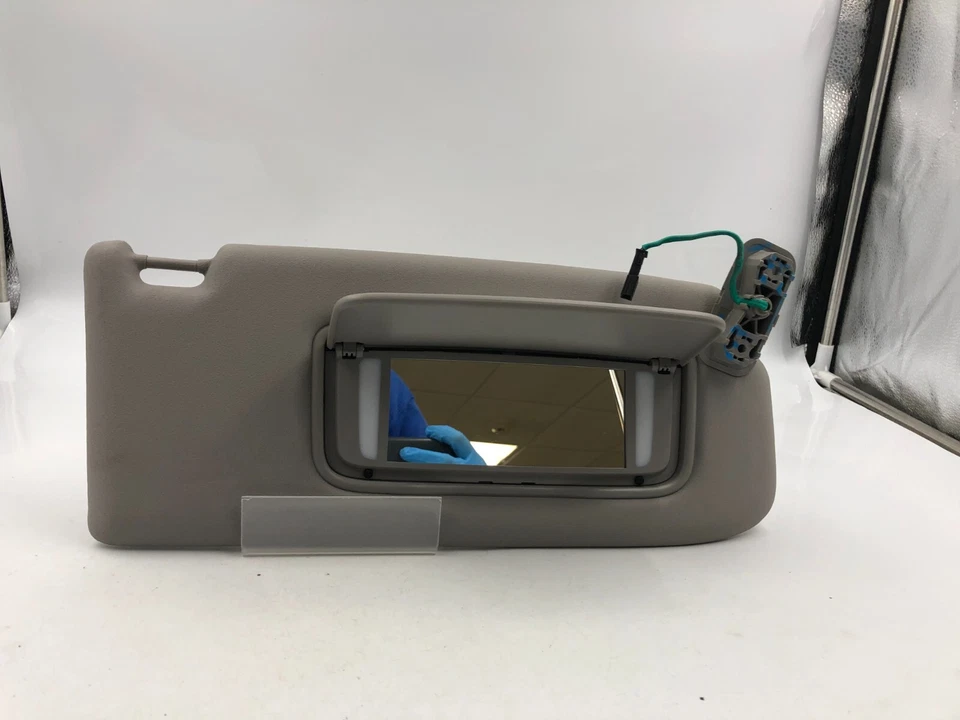 2004-2006 Volvo S40 Passenger Sun Visor Gray Illuminated OEM D01B62006 - Image 4 of 4