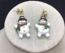 Vintage Christmas Holiday Costume Resin Snowman Drop Earrings D713
