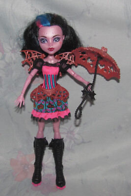 Monster High Doll Freaky Fusions Dracubecca - Umbrella, Wings