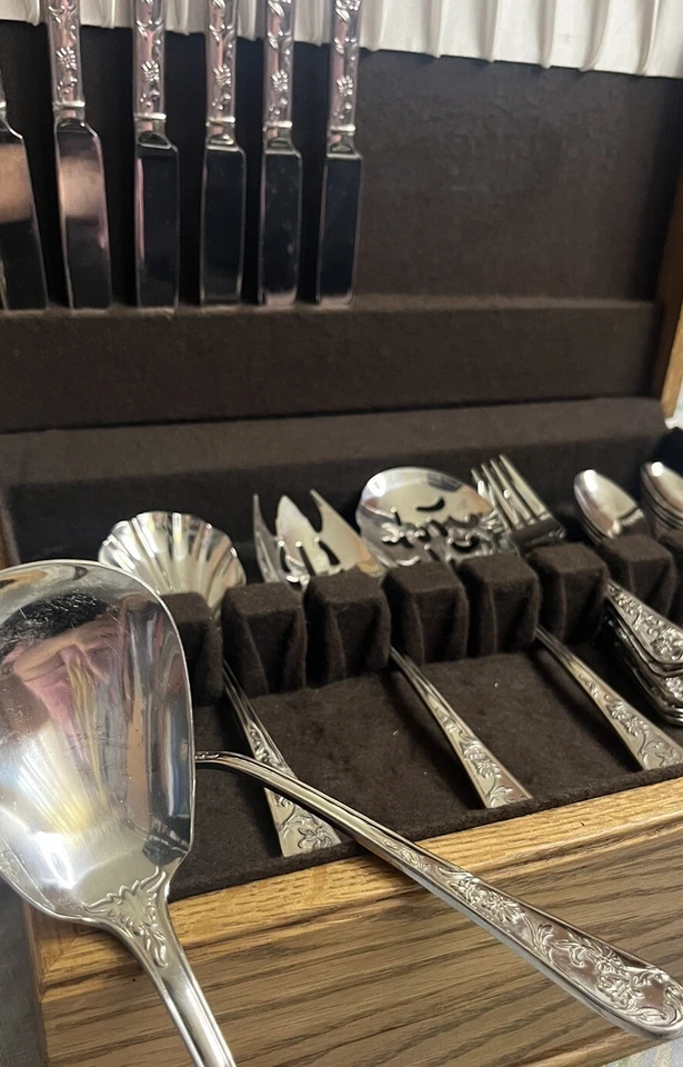 Reed&Barton aço inoxidável prata com padrão de flores nas alças em caixa de madeira - Imagem 3 de 4