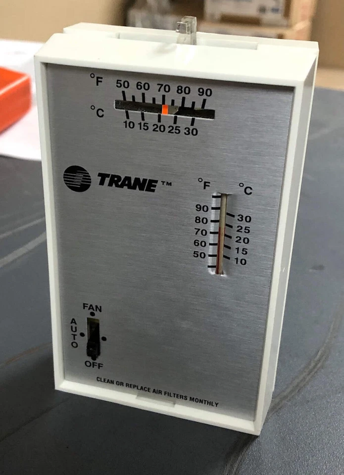 TRANE BAYSTAT303 24 VOLT HEATING THERMOSTAT WITH FAN SWITCH - Image 3 of 4