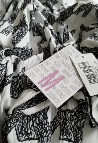 NWT Lularoe Medium Shirley 🌹 Houndstooth Plaid Black White NOIR Blanc Kimono - Picture 7 of 7